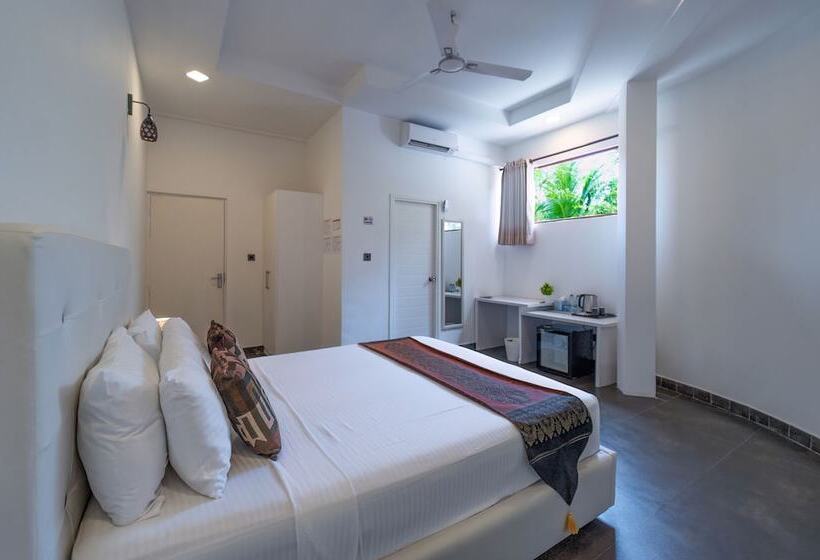 هتل Silver Oasis Maldives