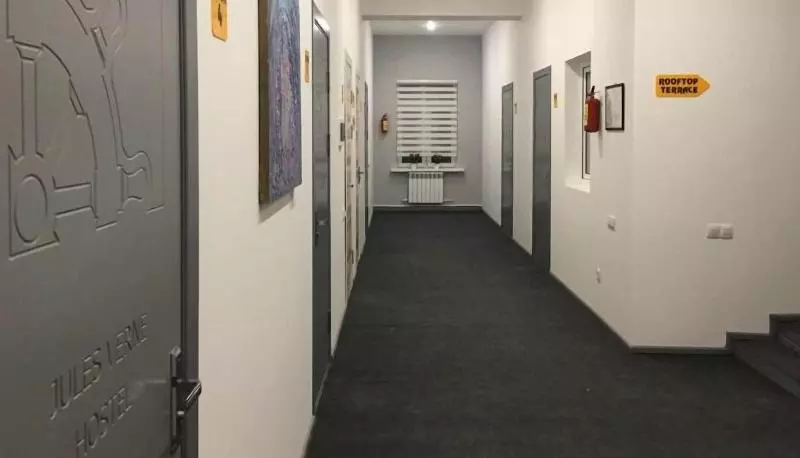 Jules Verne Hostel