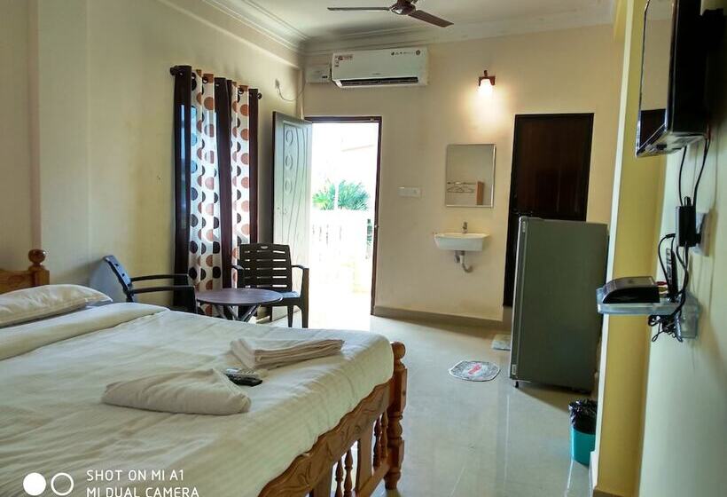 פנסיון Candolim Beach Place