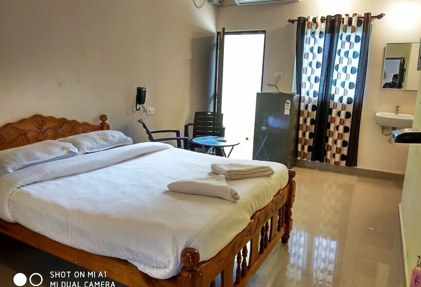 פנסיון Candolim Beach Place