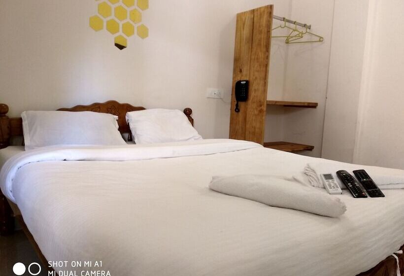 פנסיון Candolim Beach Place