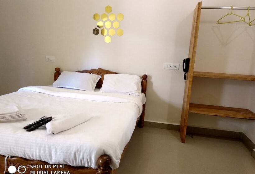 פנסיון Candolim Beach Place