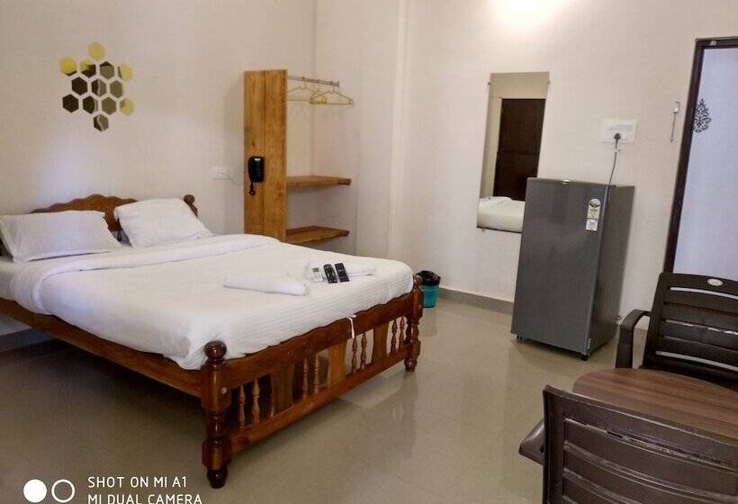 פנסיון Candolim Beach Place