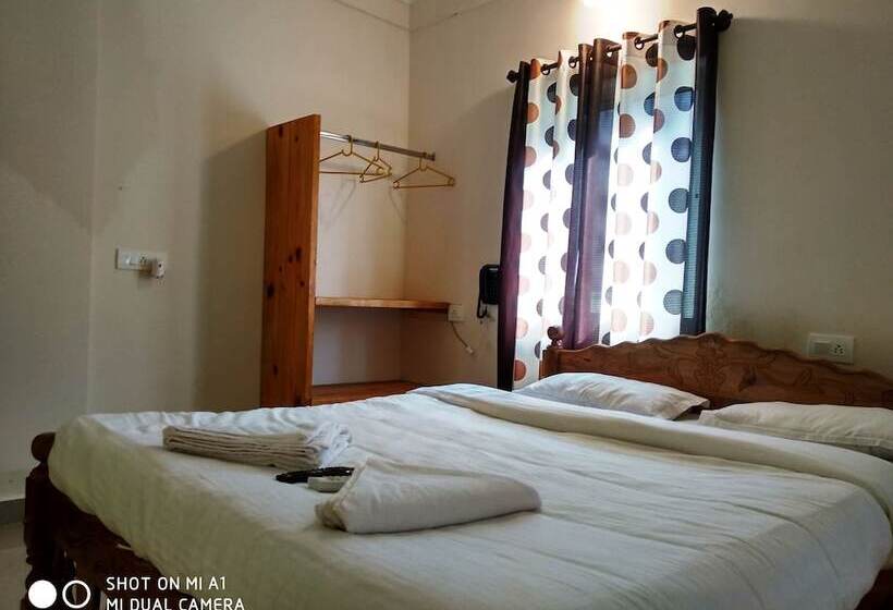 פנסיון Candolim Beach Place