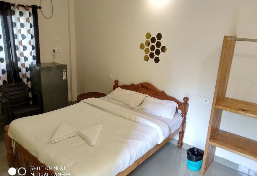 פנסיון Candolim Beach Place