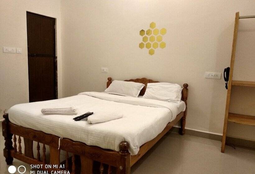 פנסיון Candolim Beach Place