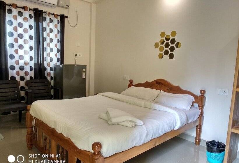 פנסיון Candolim Beach Place