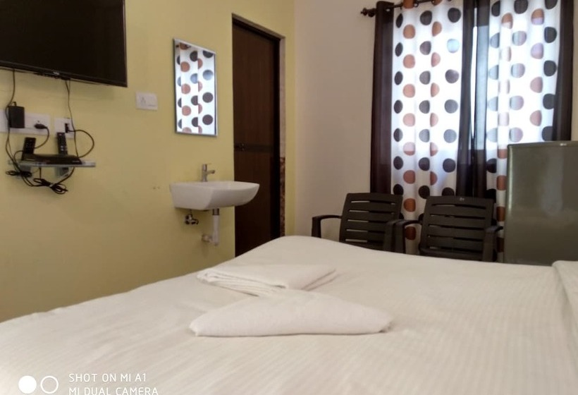 פנסיון Candolim Beach Place