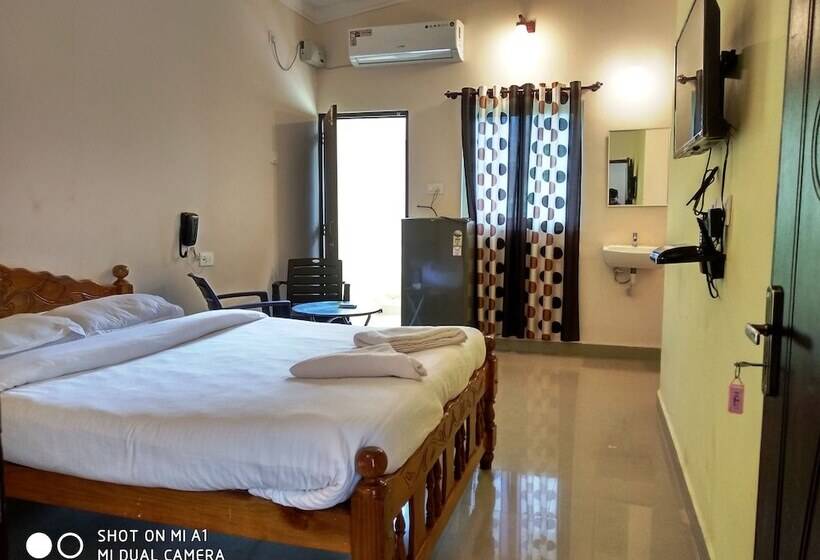 פנסיון Candolim Beach Place