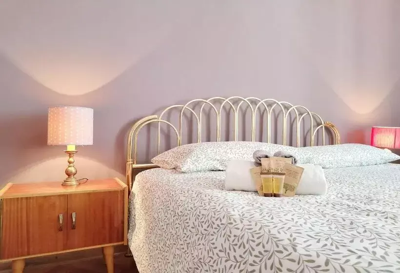 B7 Hostal