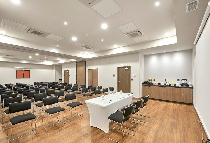 Отель City Express Plus By Marriott Cancun Aeropuerto Riviera