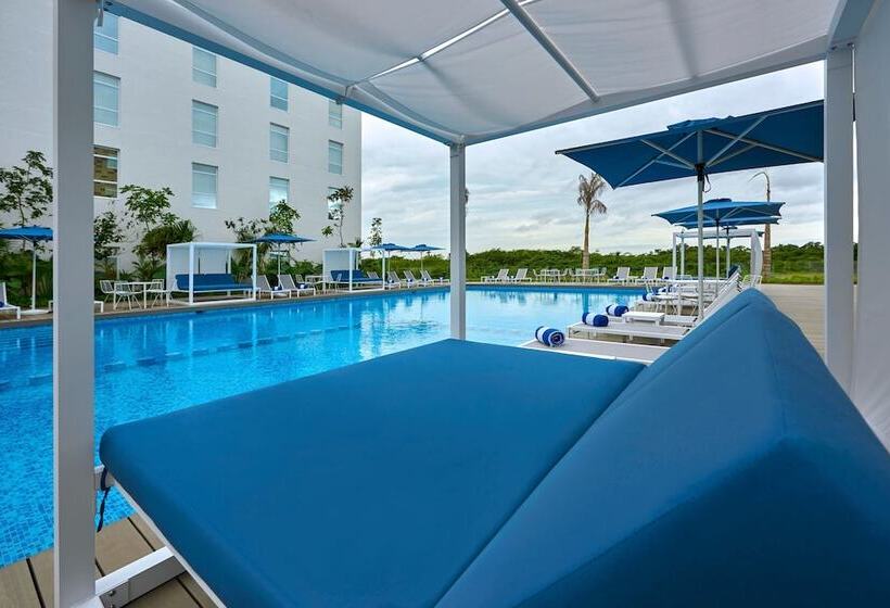 Отель City Express Plus By Marriott Cancun Aeropuerto Riviera