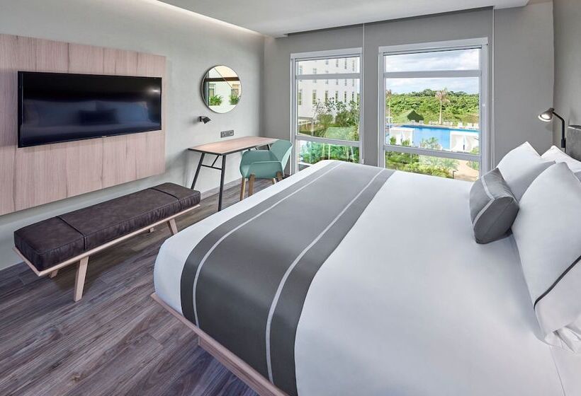 Отель City Express Plus By Marriott Cancun Aeropuerto Riviera