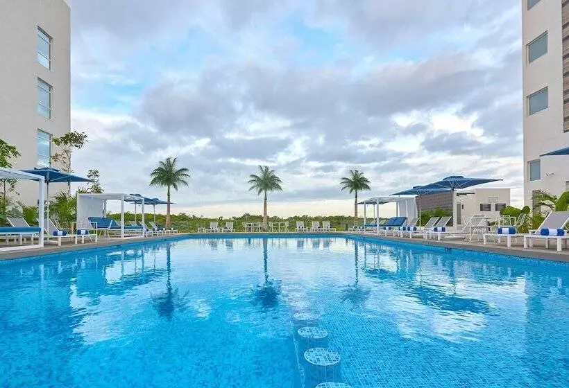 ホテル City Express Plus By Marriott Cancun Aeropuerto Riviera