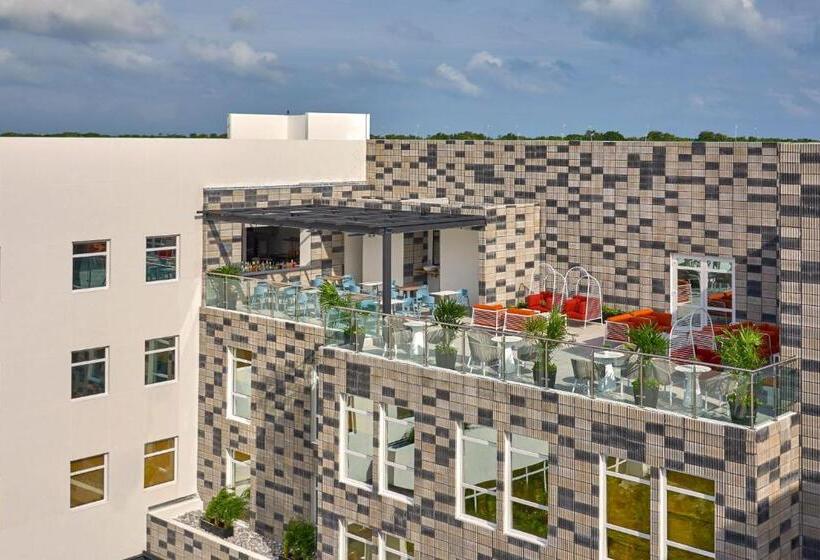 Отель City Express Plus By Marriott Cancun Aeropuerto Riviera