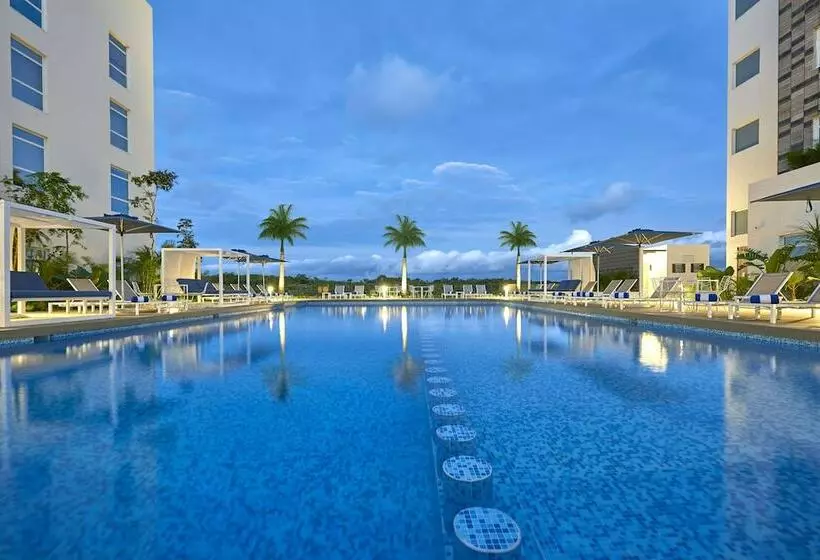 ホテル City Express Plus By Marriott Cancun Aeropuerto Riviera