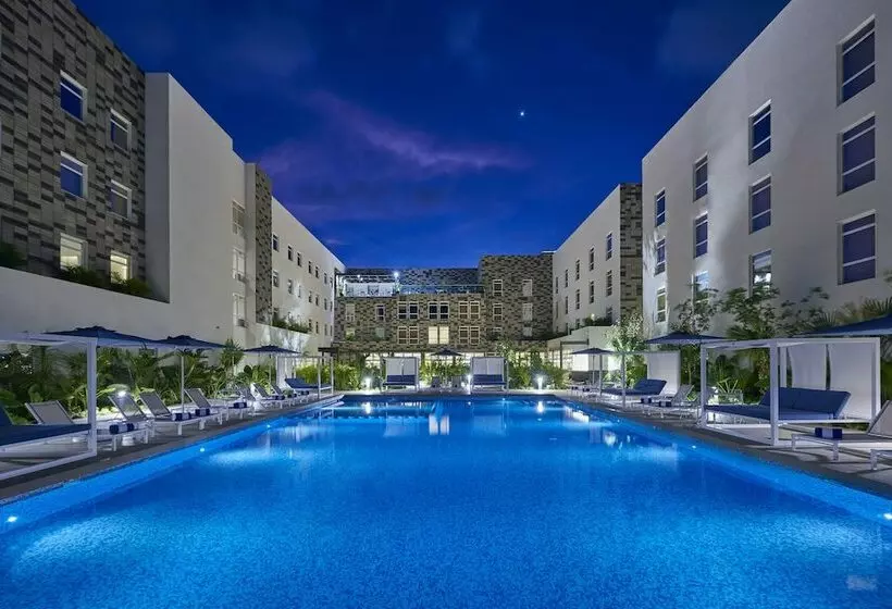 ホテル City Express Plus By Marriott Cancun Aeropuerto Riviera