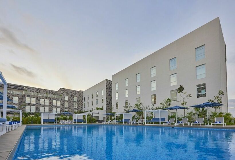 Отель City Express Plus By Marriott Cancun Aeropuerto Riviera