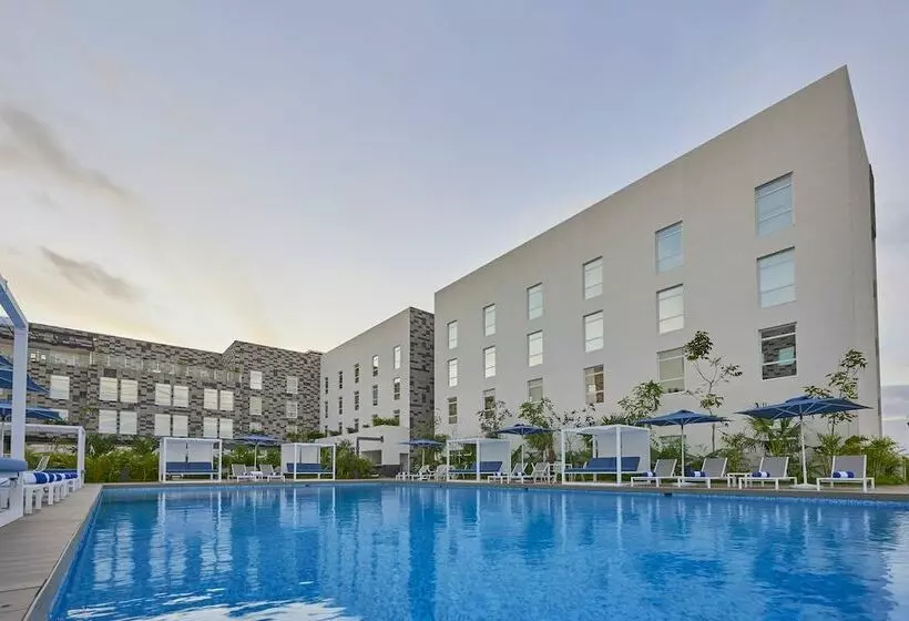ホテル City Express Plus By Marriott Cancun Aeropuerto Riviera