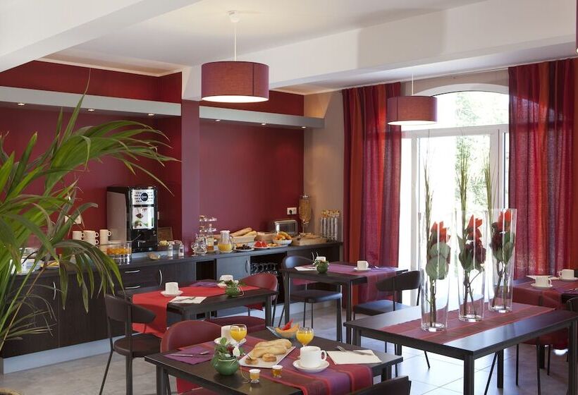 Отель Logis Hôtel Des Sapins