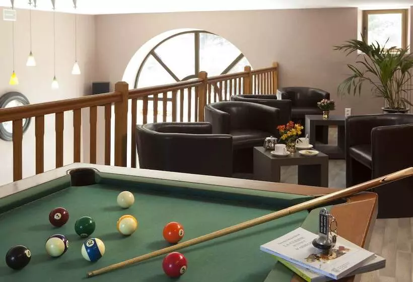 Hotelli Logis Hôtel Des Sapins