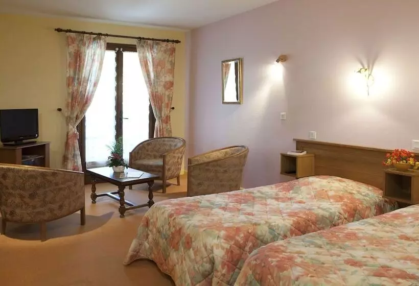 Hotelli Logis Hôtel Des Sapins