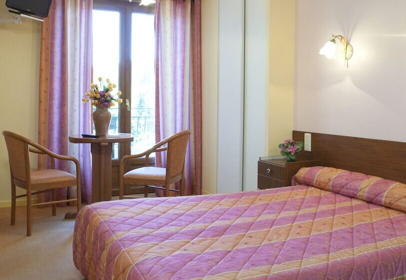 Отель Logis Hôtel Des Sapins