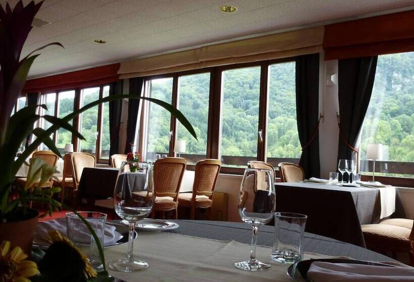 ホテル La Cascade