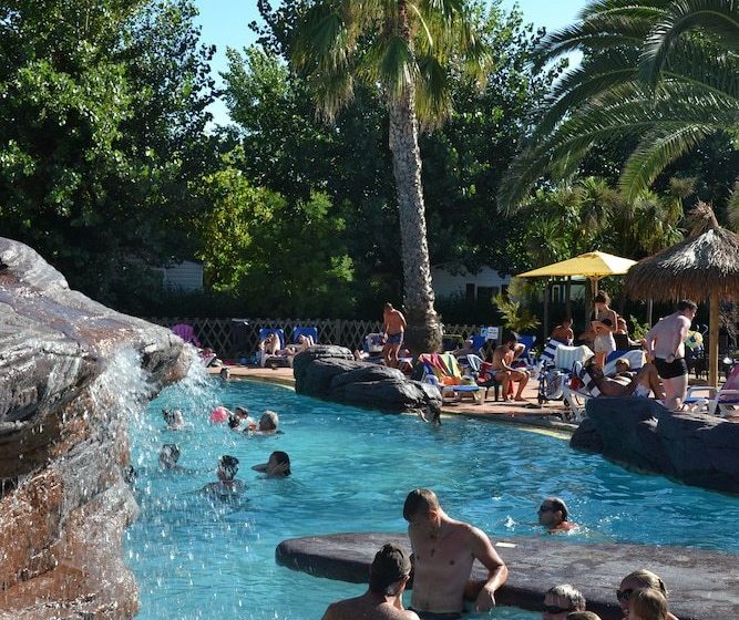 リゾートホテル Vias Plage Camping Les Salisses Quality Holidays