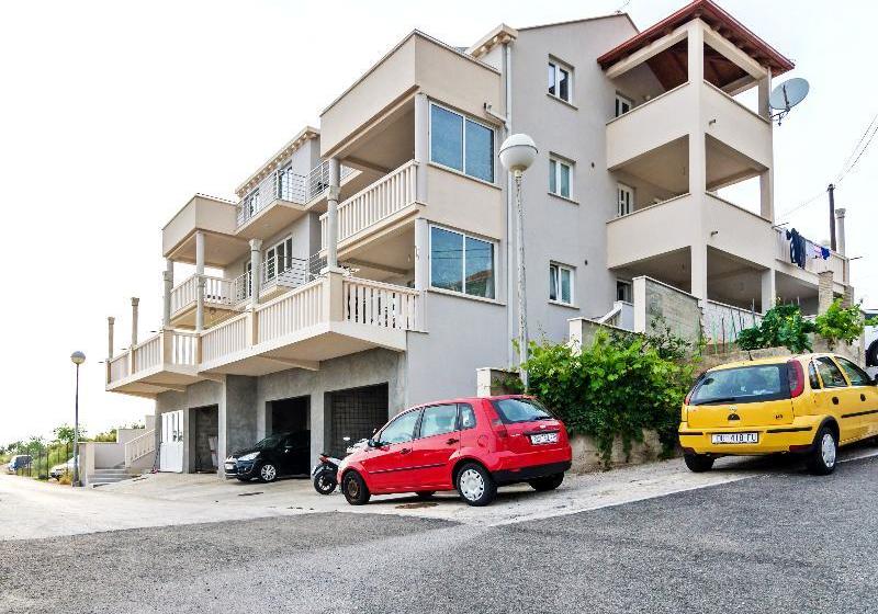 ホテル Apartments Villa Dadic