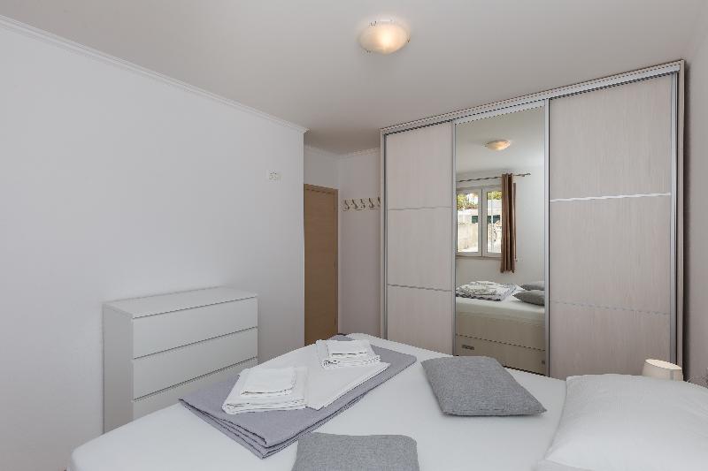 ホテル Apartments Villa Dadic