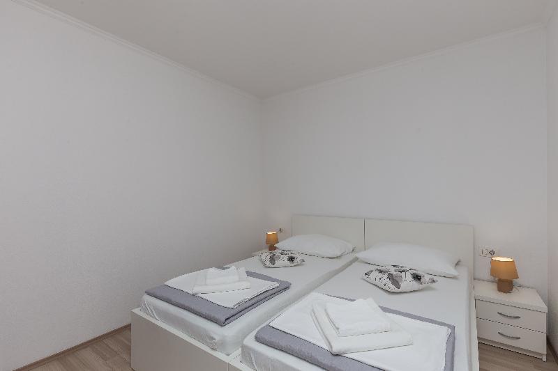 ホテル Apartments Villa Dadic