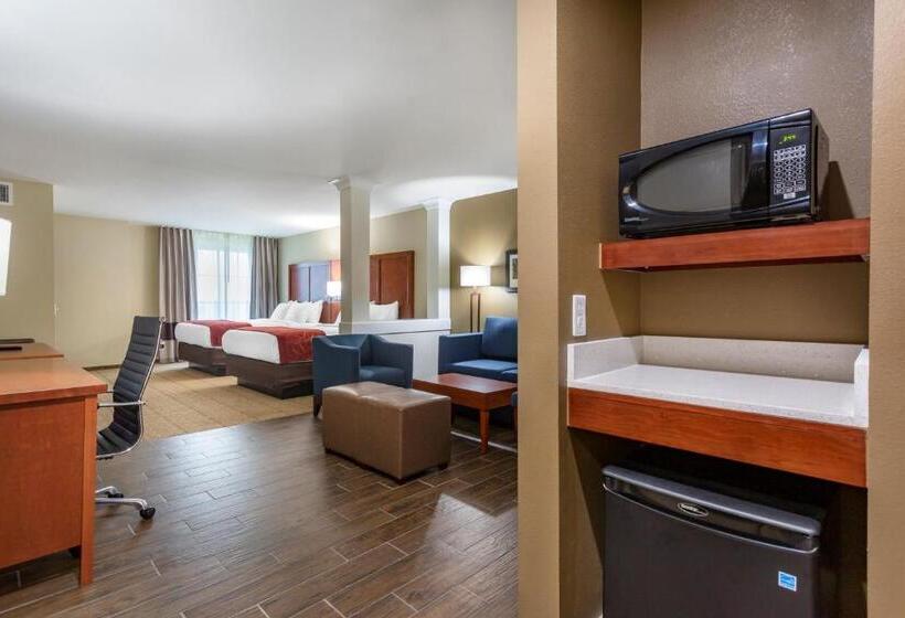 فندق Comfort Suites
