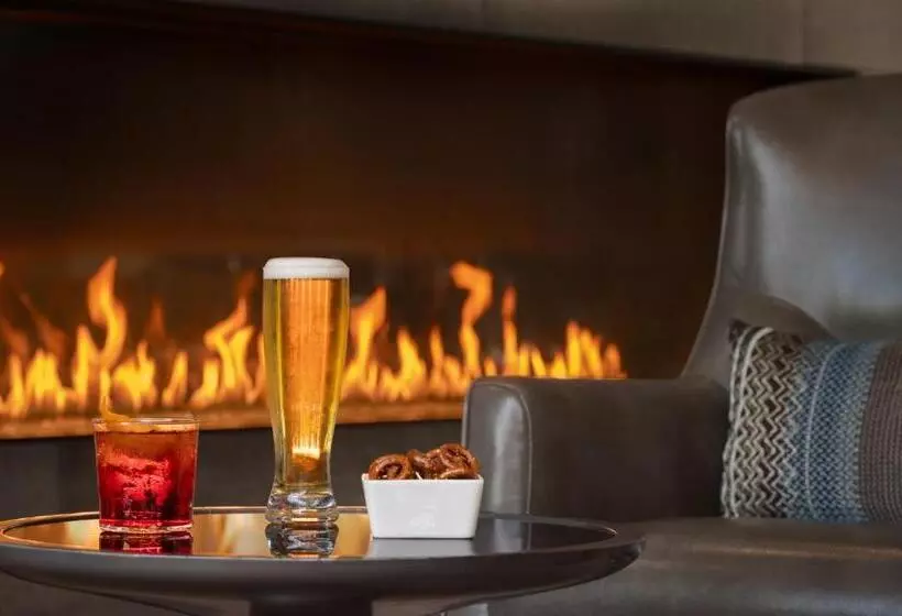 هتل Fairfield Inn & Suites By Marriott Boston Waltham