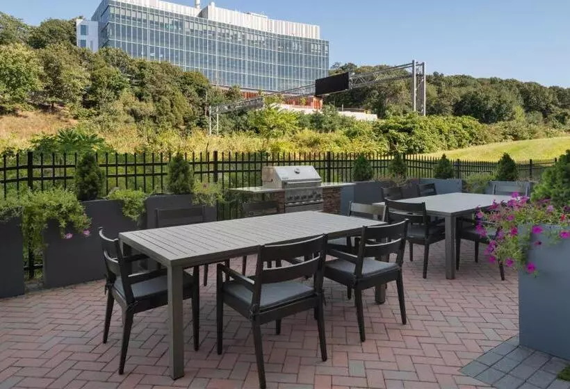 هتل Fairfield Inn & Suites By Marriott Boston Waltham