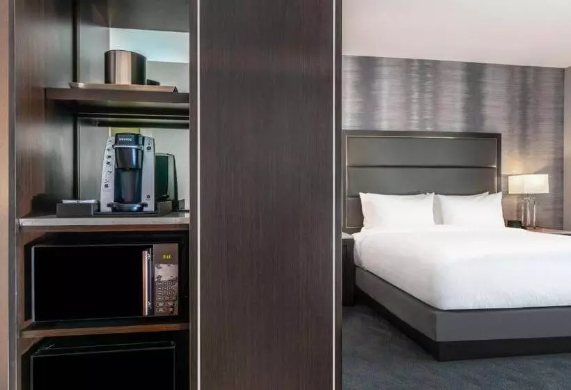 هتل Fairfield Inn & Suites By Marriott Boston Waltham