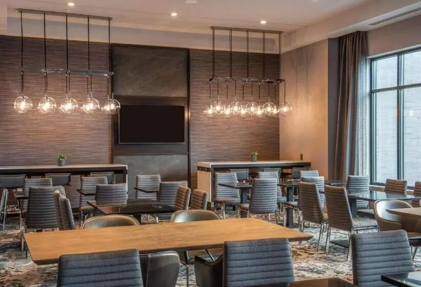 هتل Fairfield Inn & Suites By Marriott Boston Waltham