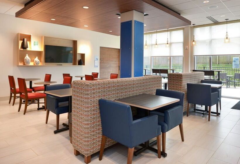 בית מלון כפרי Holiday Inn Express & Suites   Ottumwa, An Ihg