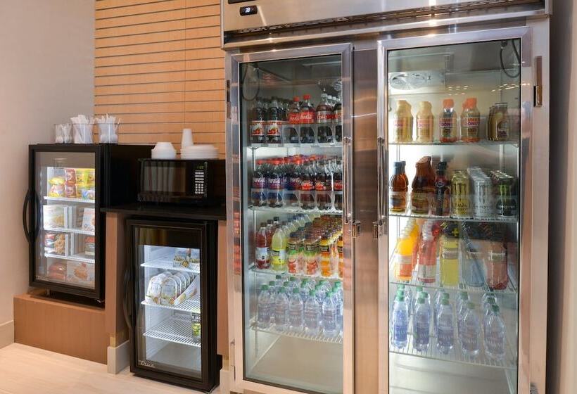 בית מלון כפרי Holiday Inn Express & Suites   Ottumwa, An Ihg