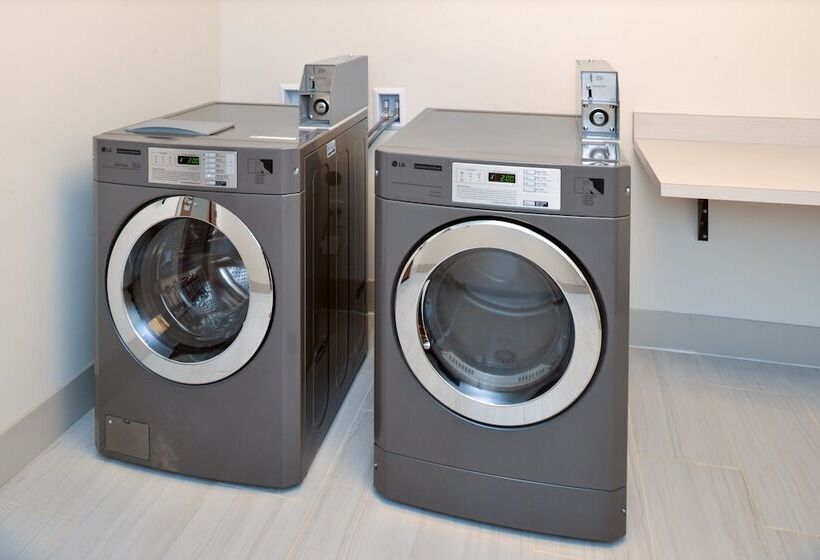 בית מלון כפרי Holiday Inn Express & Suites   Ottumwa, An Ihg