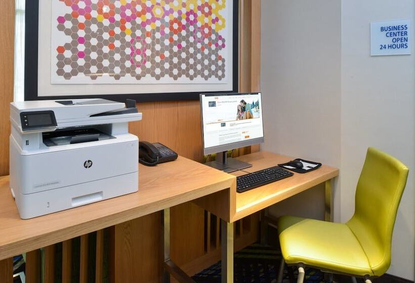 בית מלון כפרי Holiday Inn Express & Suites   Ottumwa, An Ihg