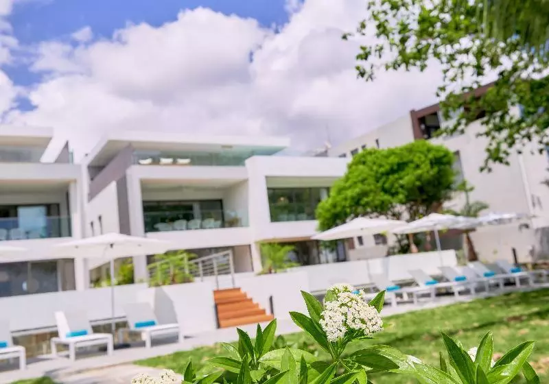 هتل Les Estivales Beachfront Suites & Penthouses By Lov