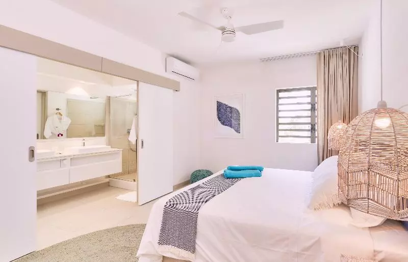 هتل Les Estivales Beachfront Suites & Penthouses By Lov