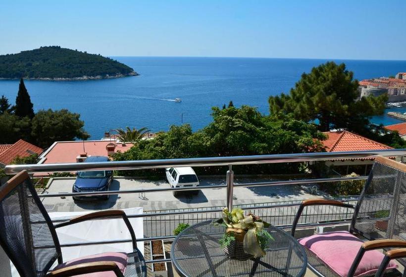 בית מלון כפרי Residence Ambassador