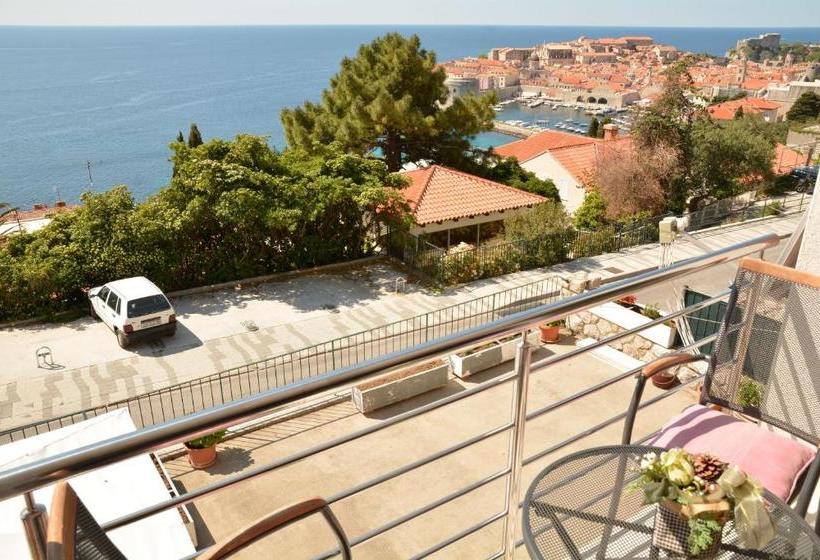 בית מלון כפרי Residence Ambassador