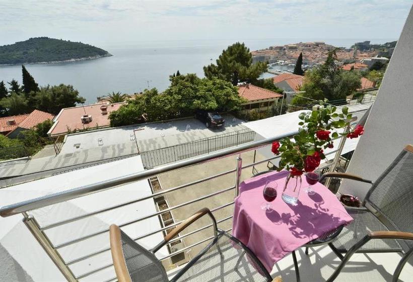 בית מלון כפרי Residence Ambassador