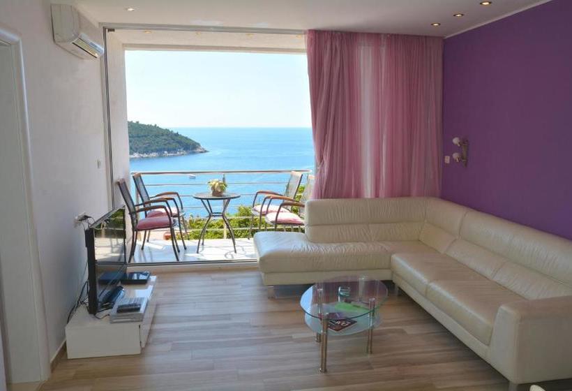 בית מלון כפרי Residence Ambassador