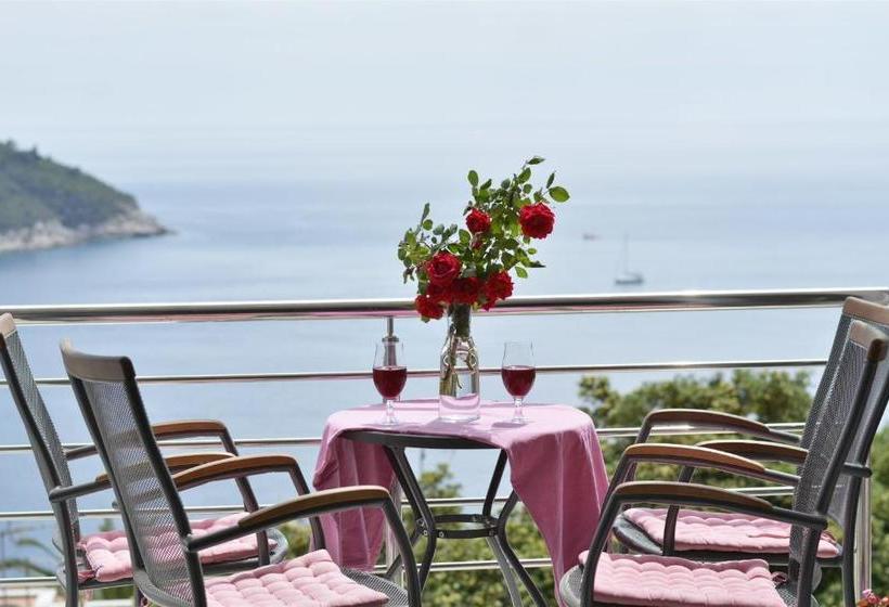 בית מלון כפרי Residence Ambassador