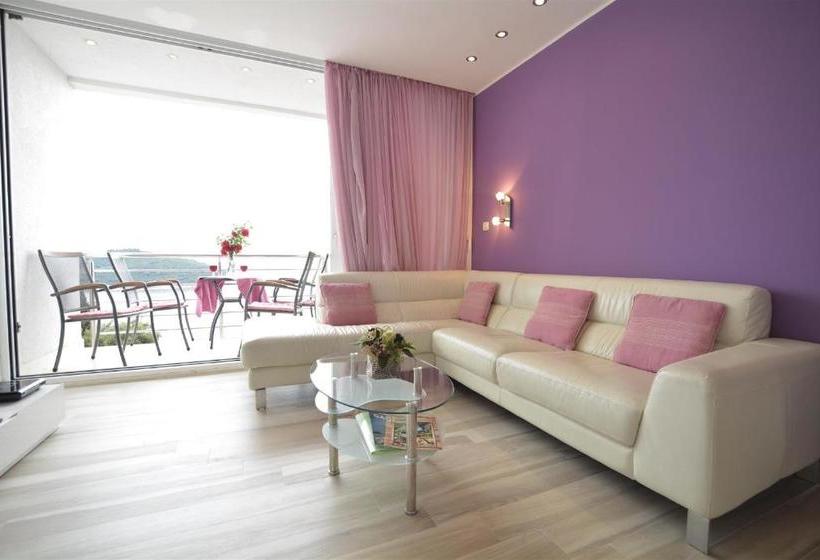 בית מלון כפרי Residence Ambassador