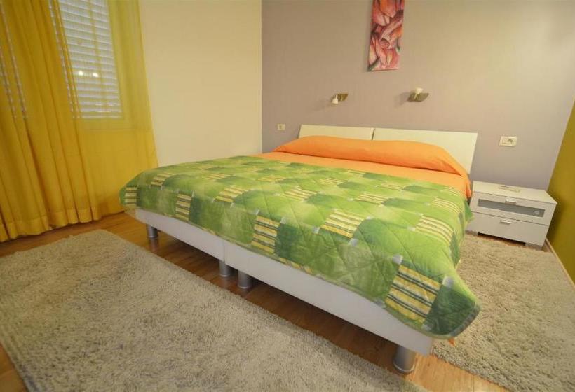 בית מלון כפרי Residence Ambassador